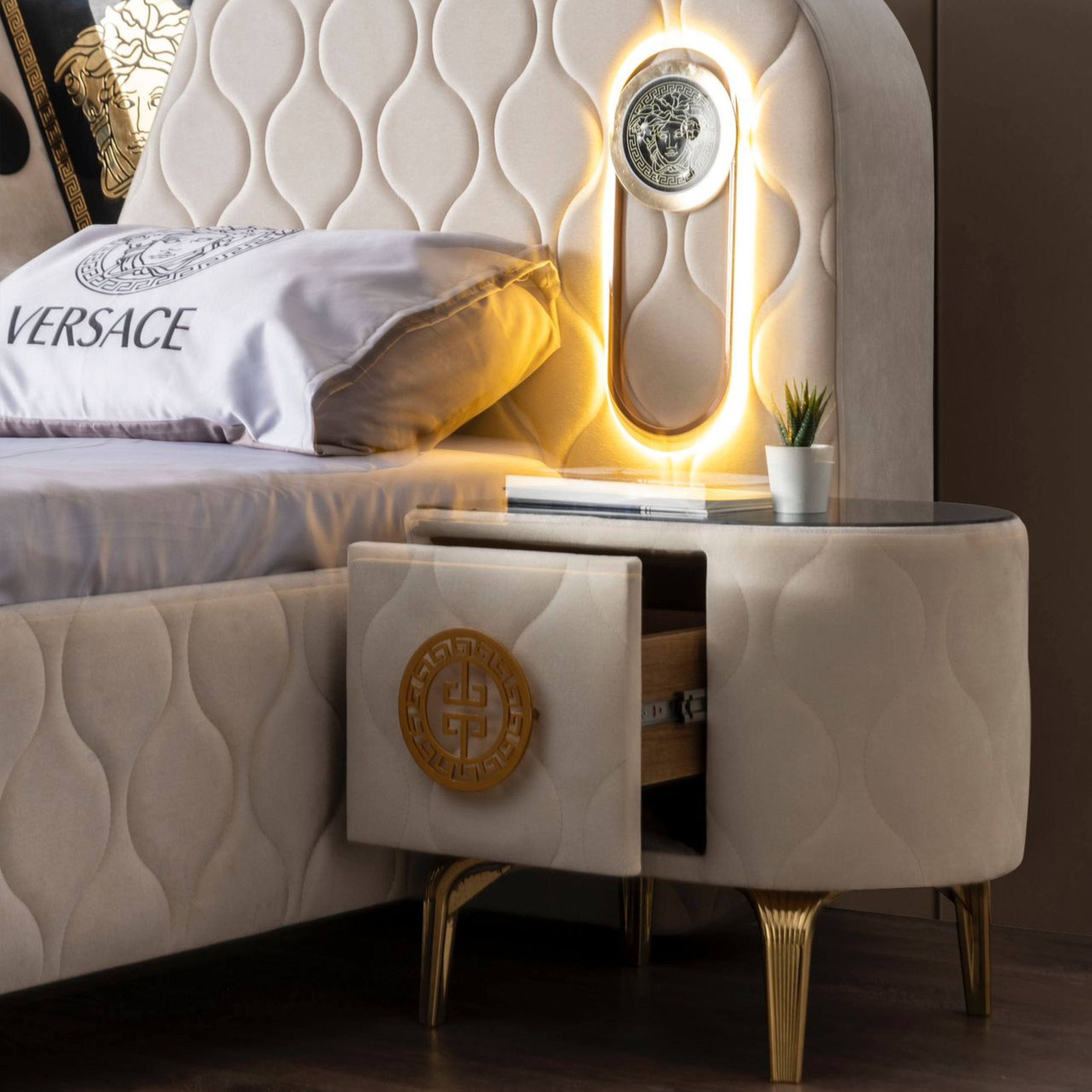 Pat tapițat cu spatiu TV incorporat, Venur A