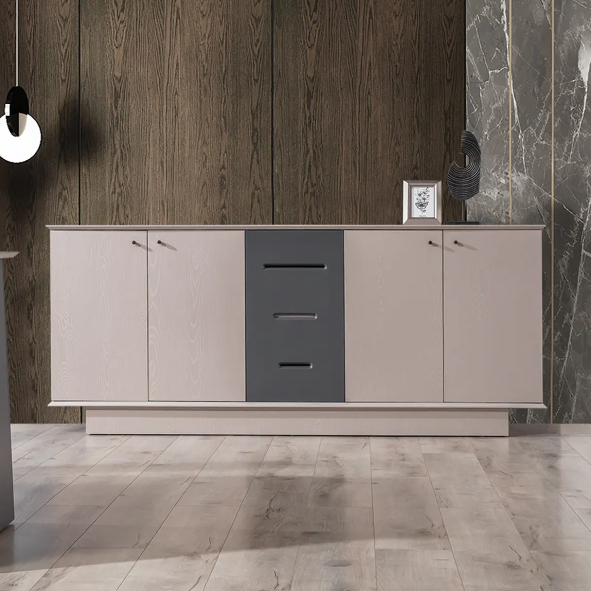 Birou managerial, Delta Cream