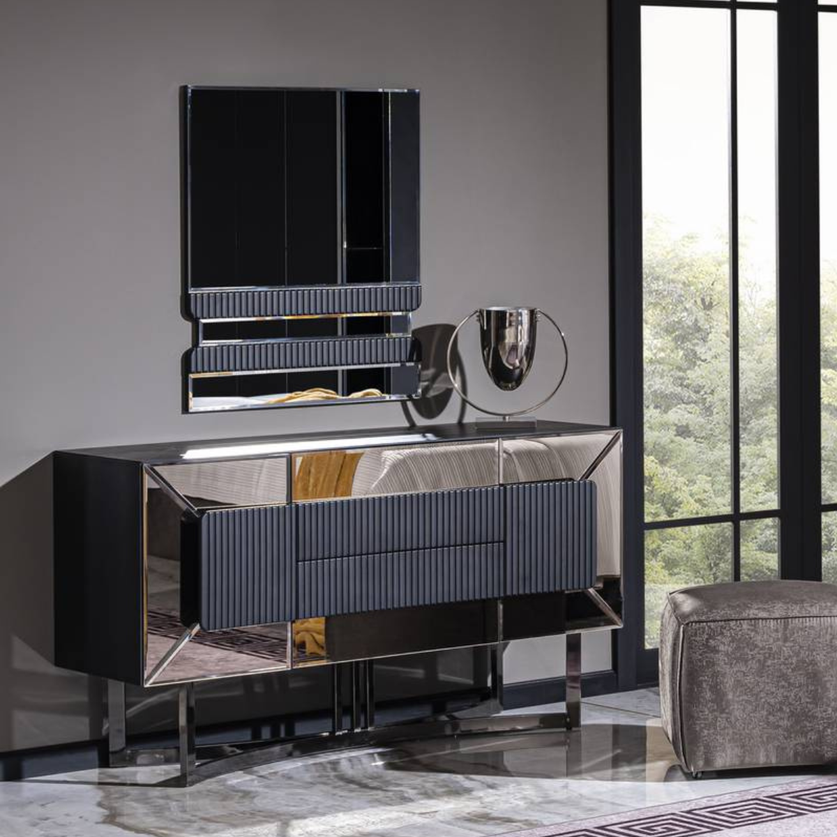 Dormitor de Lux, Lion