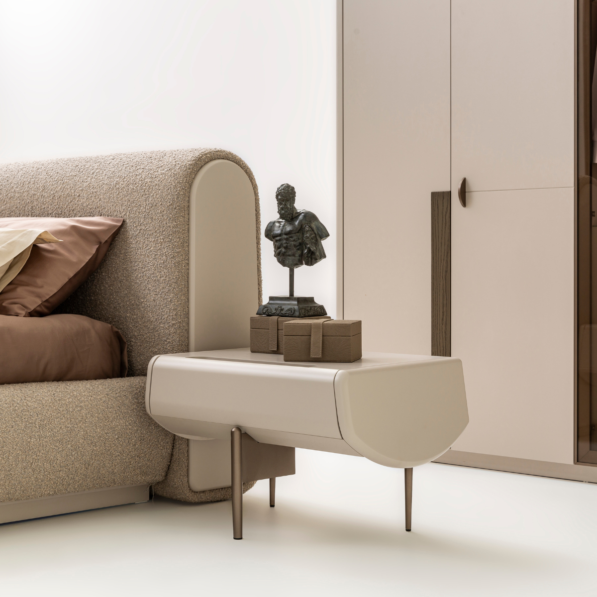 Dormitor Modern, Monge