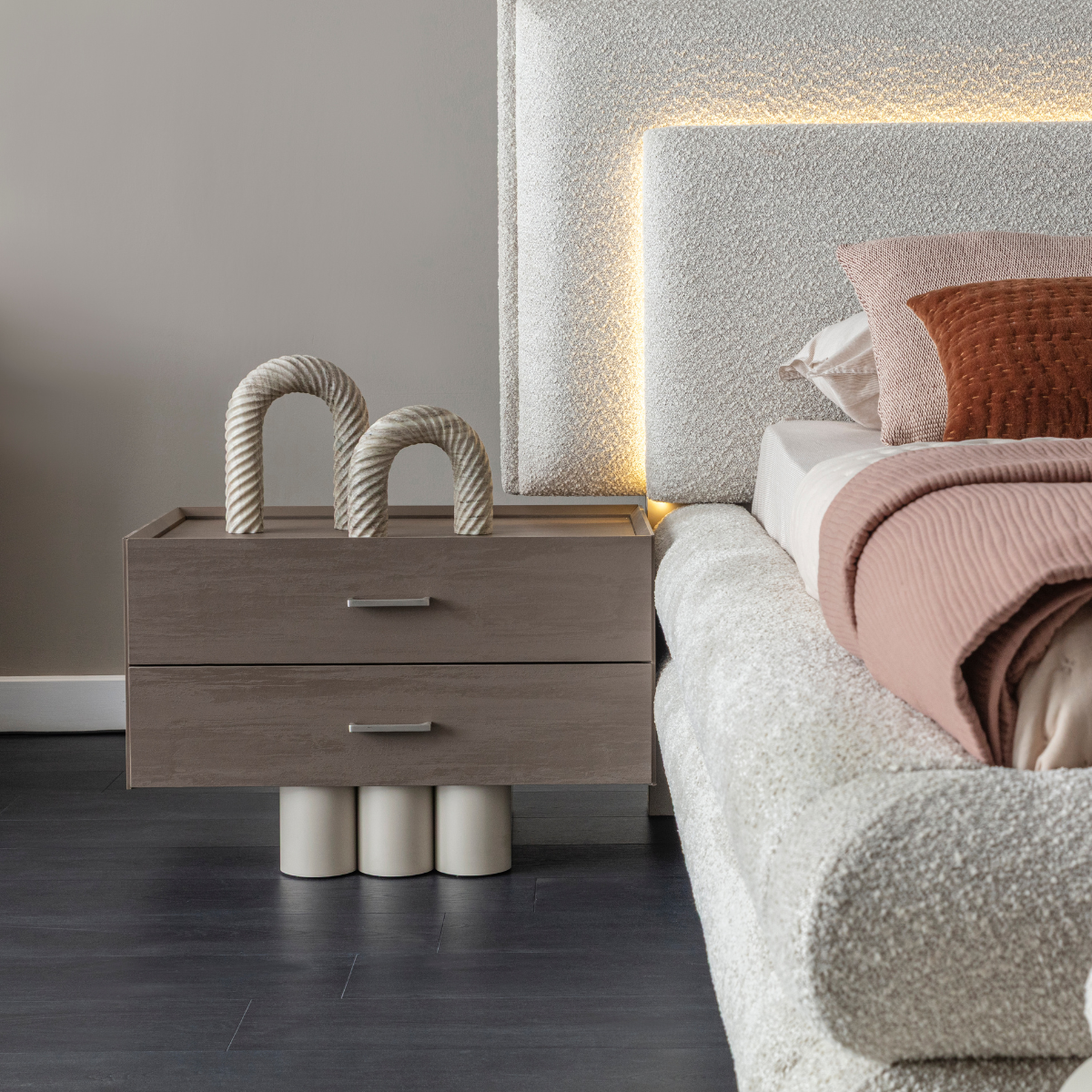 Dormitor Buclé, Intenso