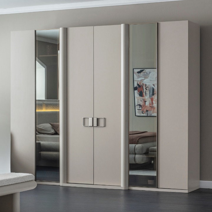 Dormitor Buclé, Intenso