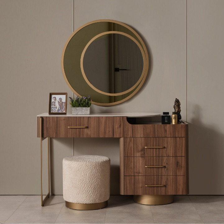 Dormitor Modern, Regnum