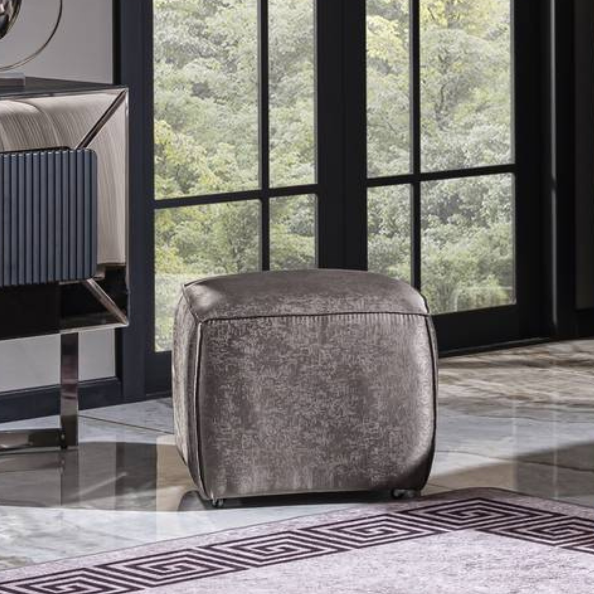 Dormitor de Lux, Lion