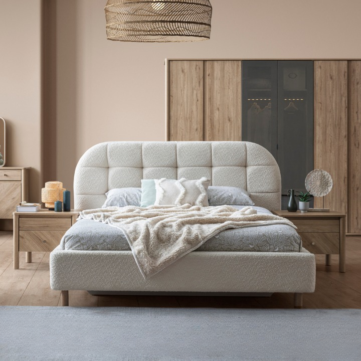 Pat Tapitat Modern, Mona