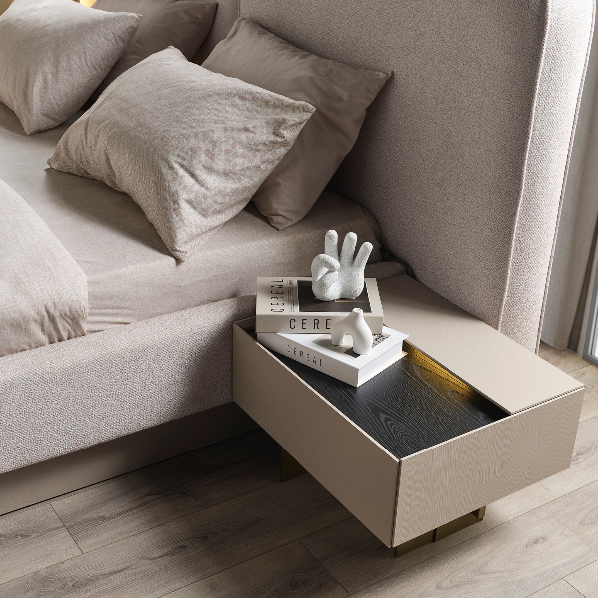 Dormitor de lux, Freda