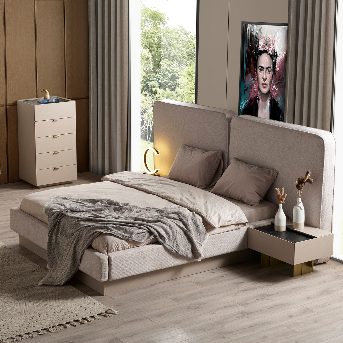 Dormitor de lux, Freda