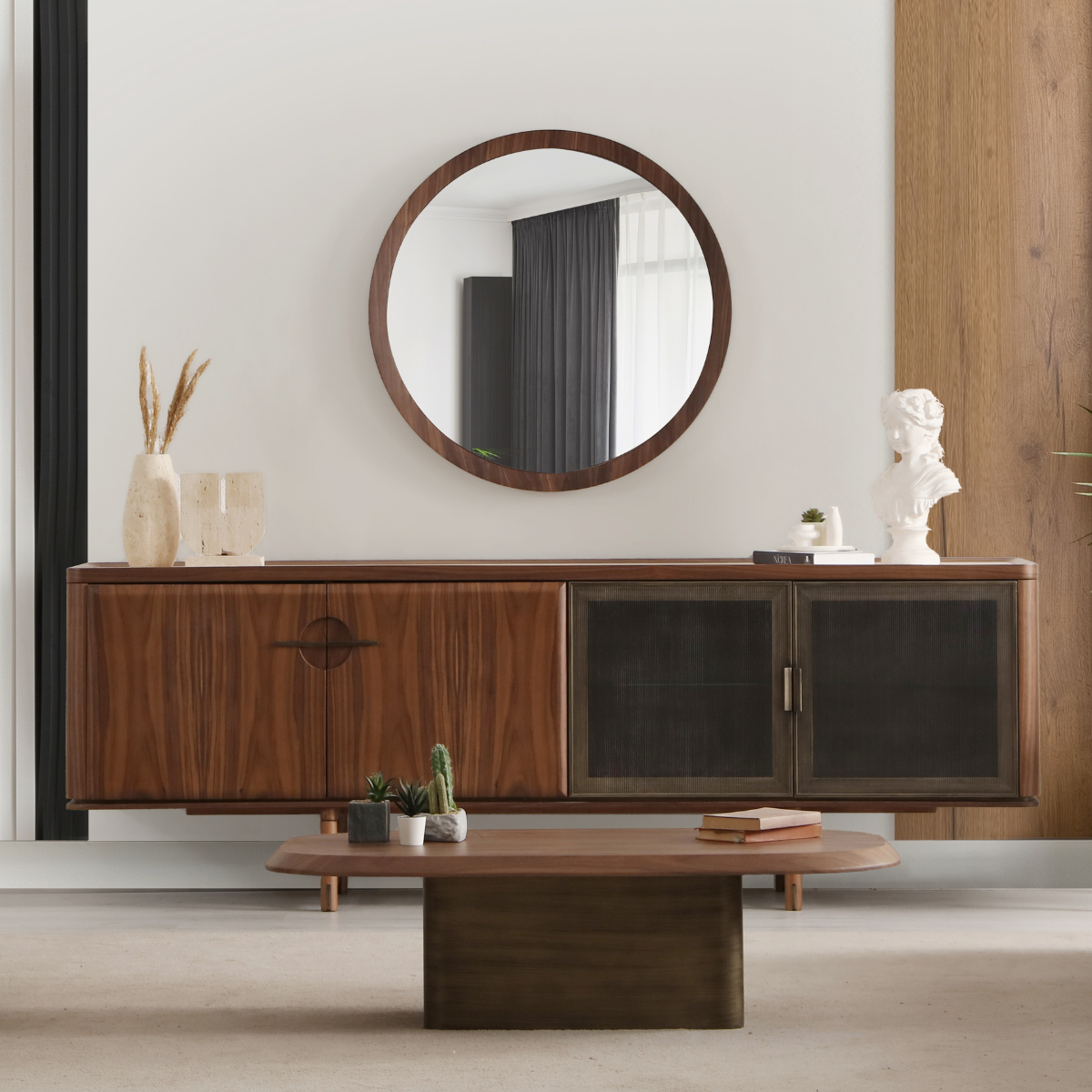 Comoda cu Oglinda, Sonata