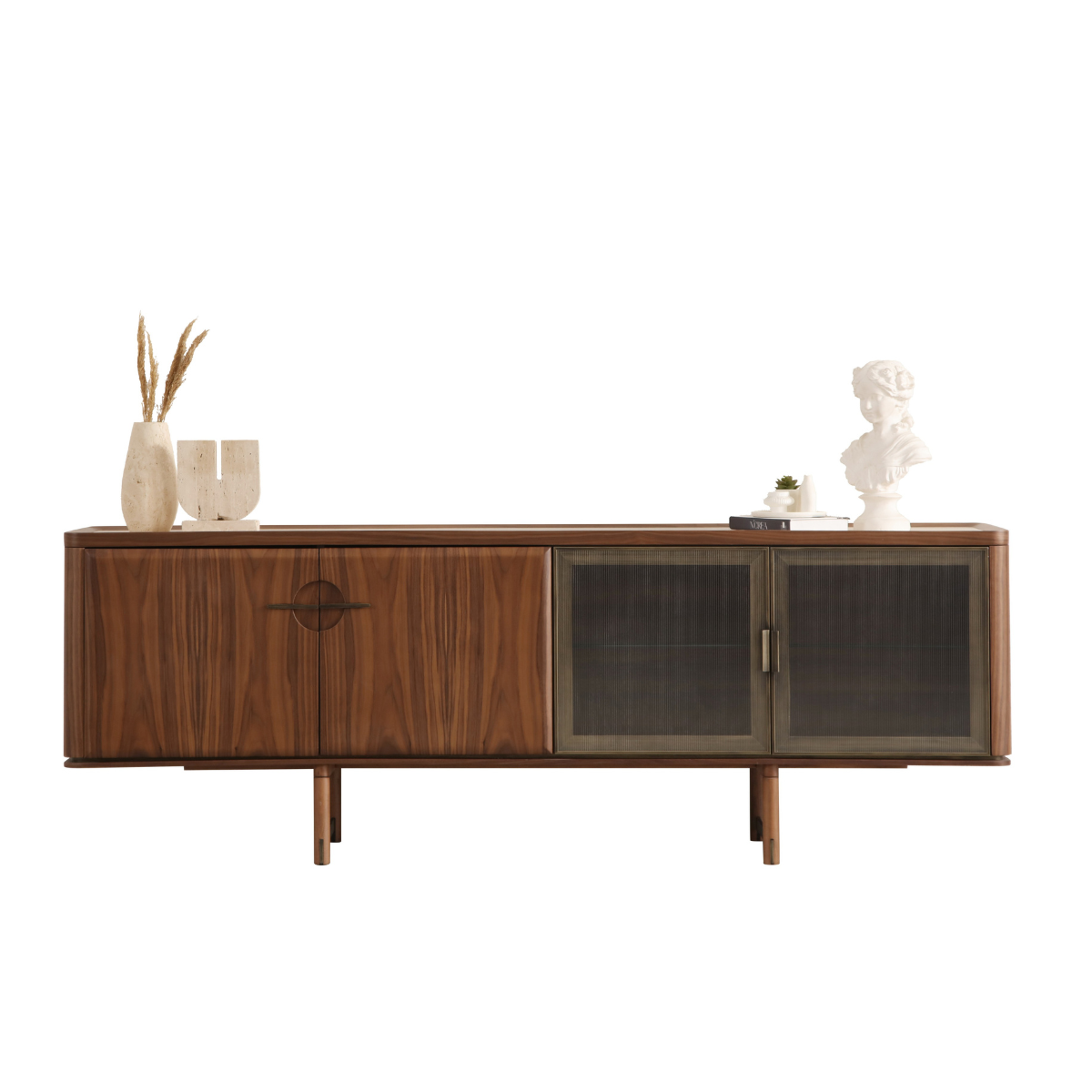 Comoda cu Oglinda, Sonata