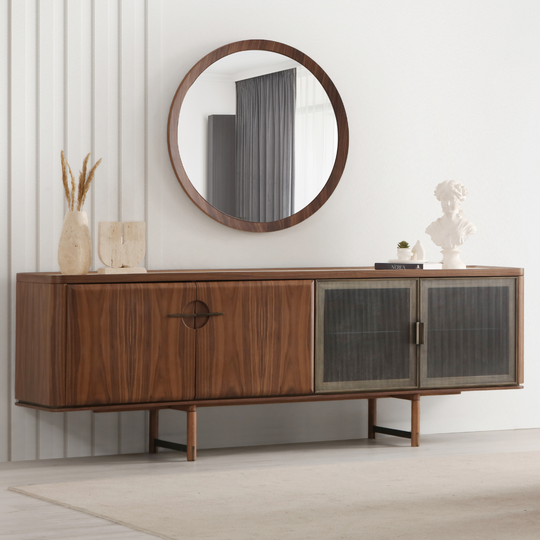 Comoda cu Oglinda, Sonata