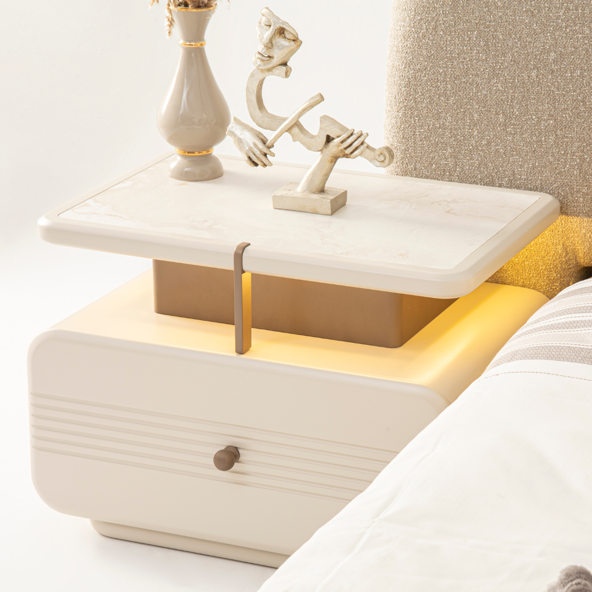 Dormitor de Lux, Opera