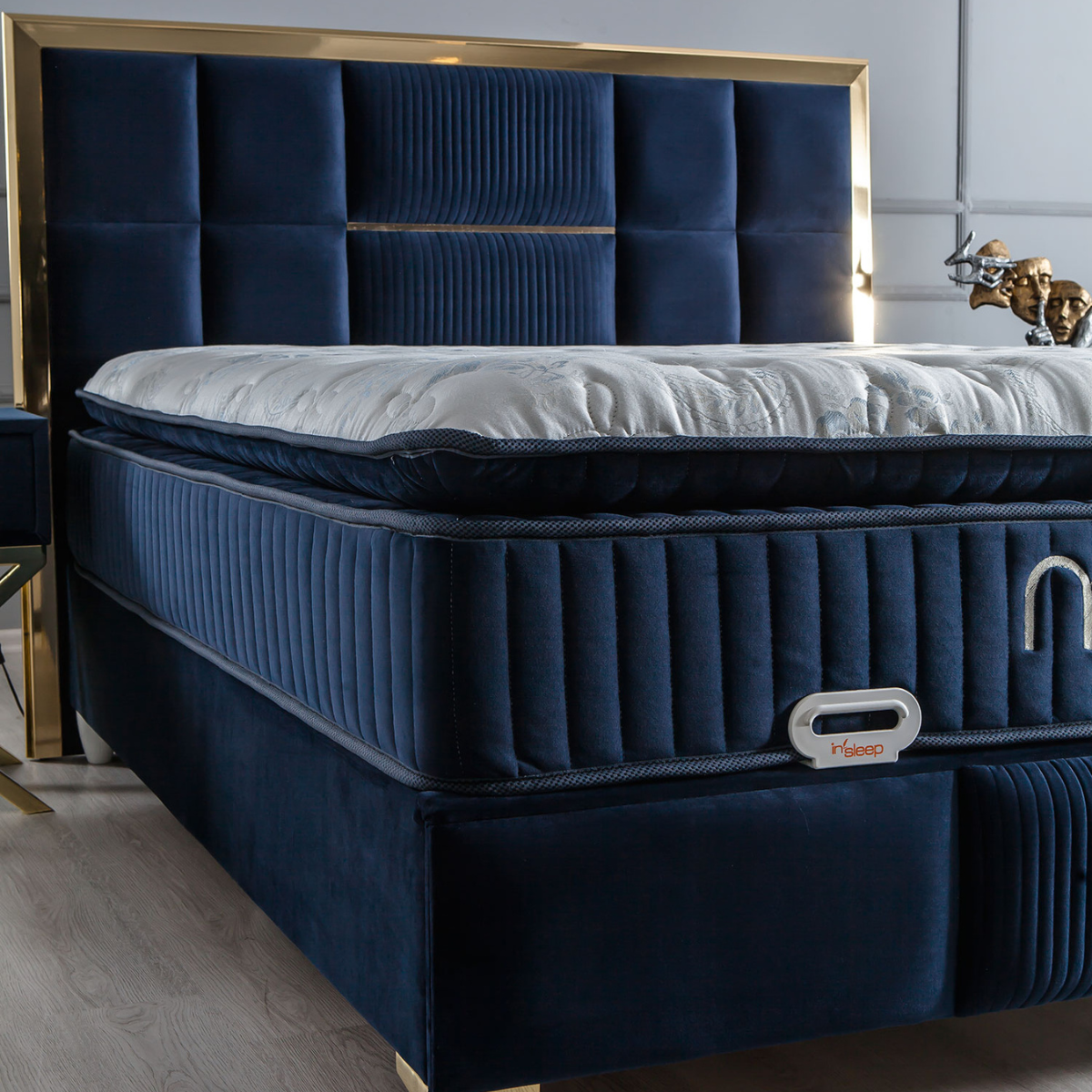 Pat tapițat de lux cu ladă, Nova