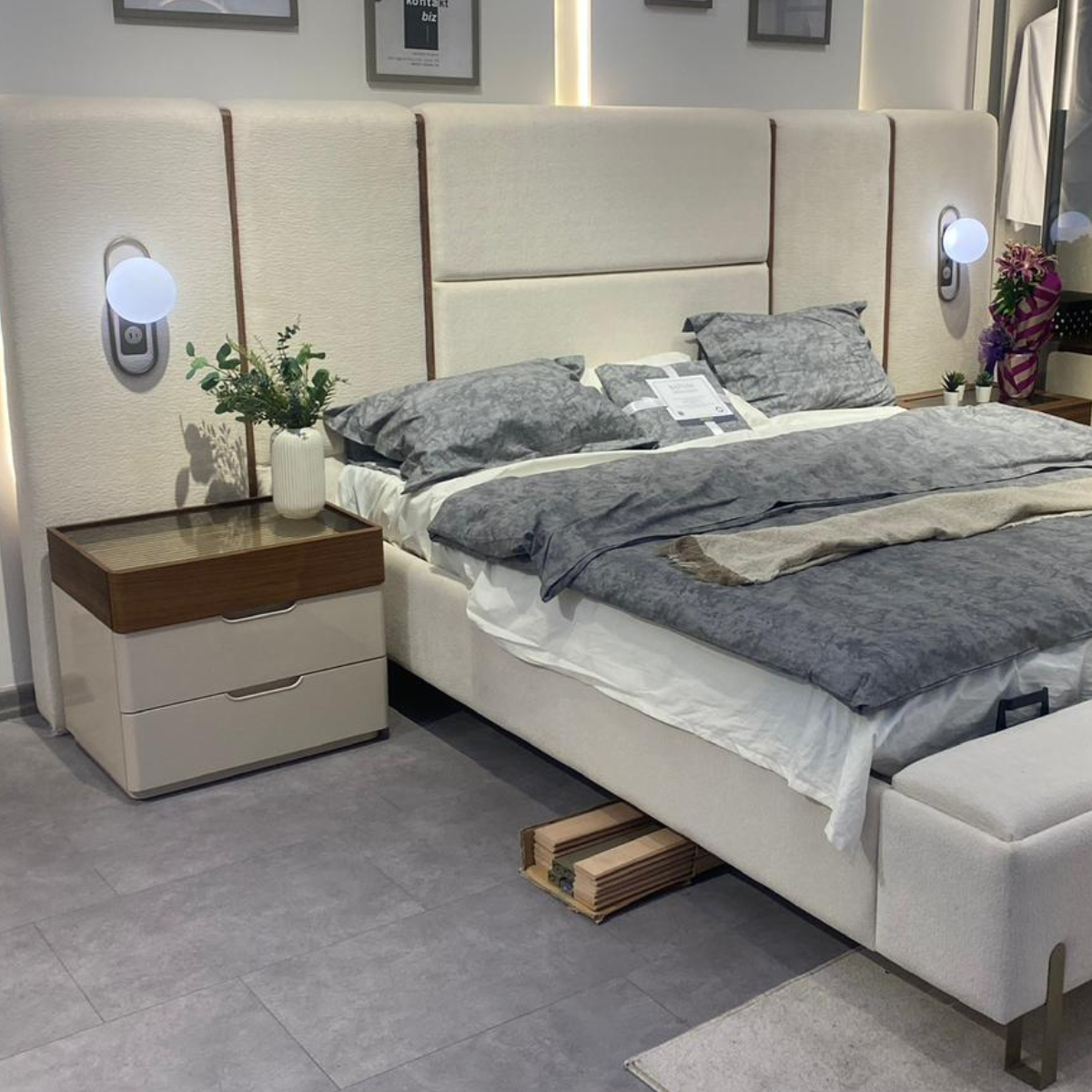 Pat tapițat modern cu 2 noptiere, Bugatis - intermobilifurniture
