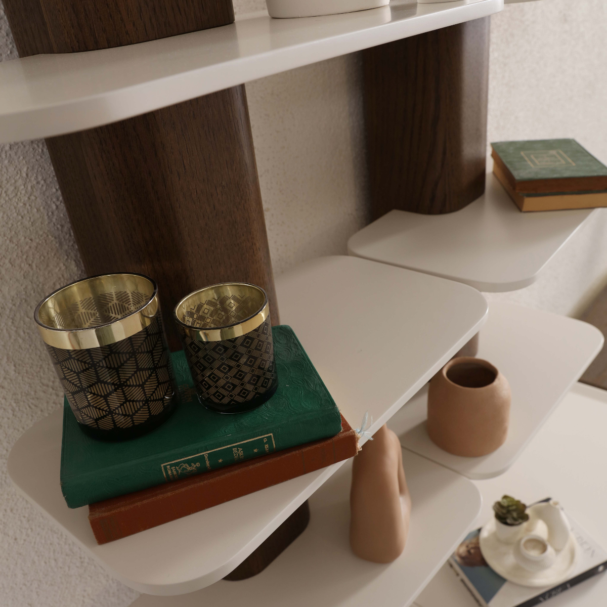 Comoda TV cu Raft, Nairobi