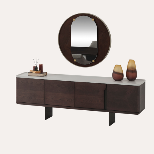 Comodǎ Cu Oglindǎ Modernǎ, Nova