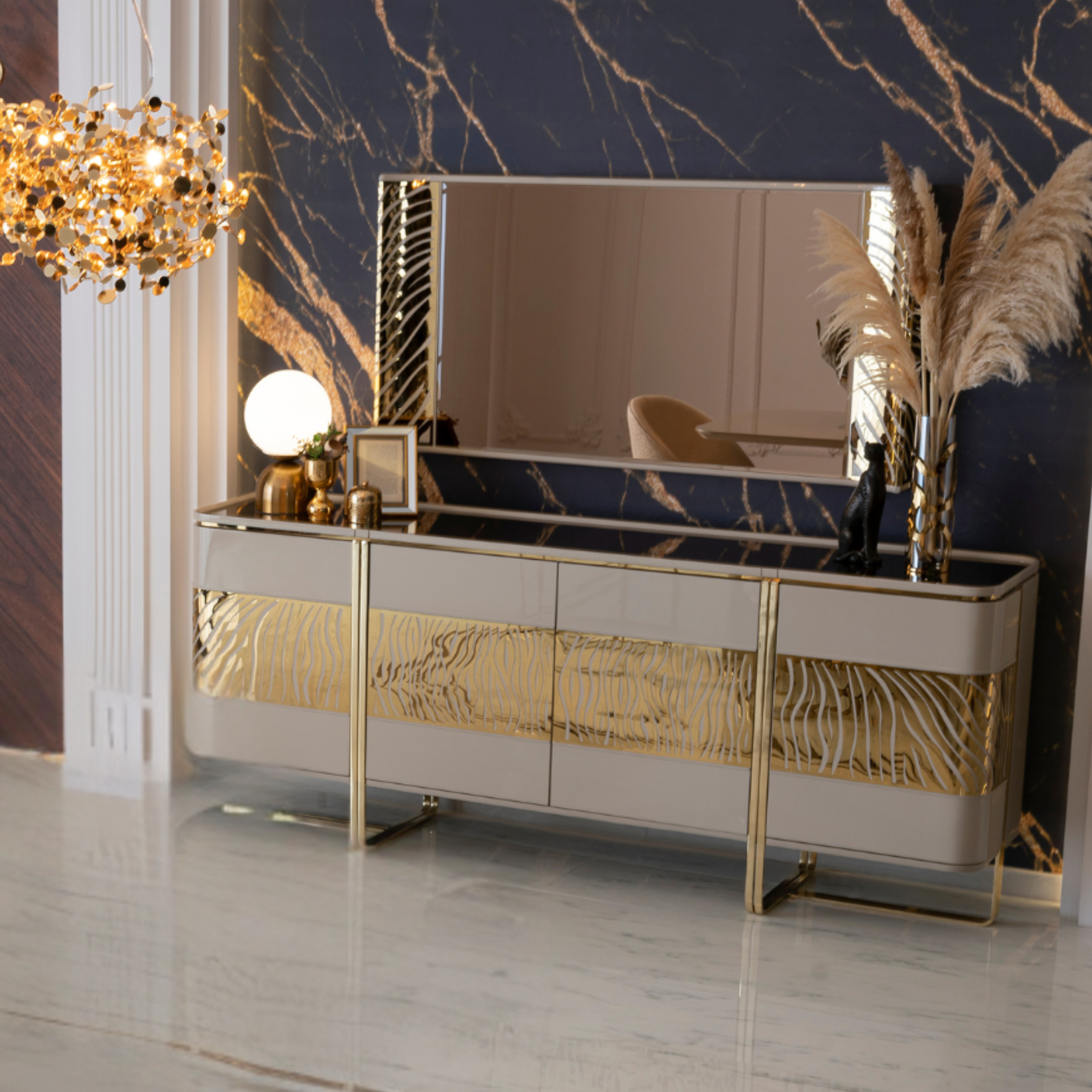 Comoda  De Lux, Monticelli