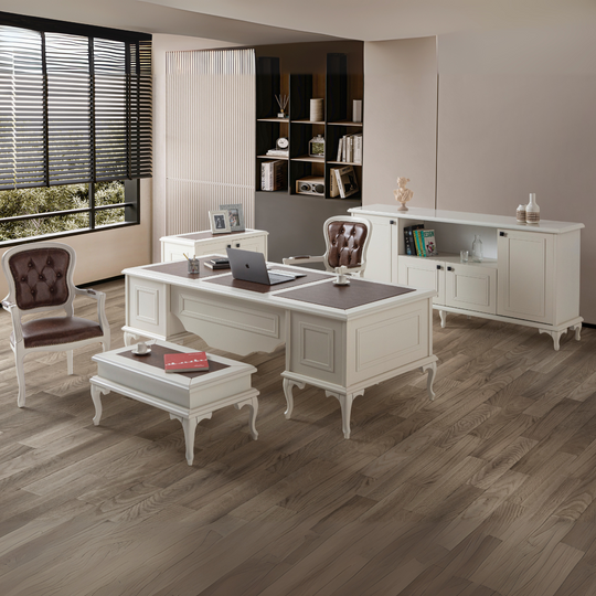 Birou managerial, Pugo White