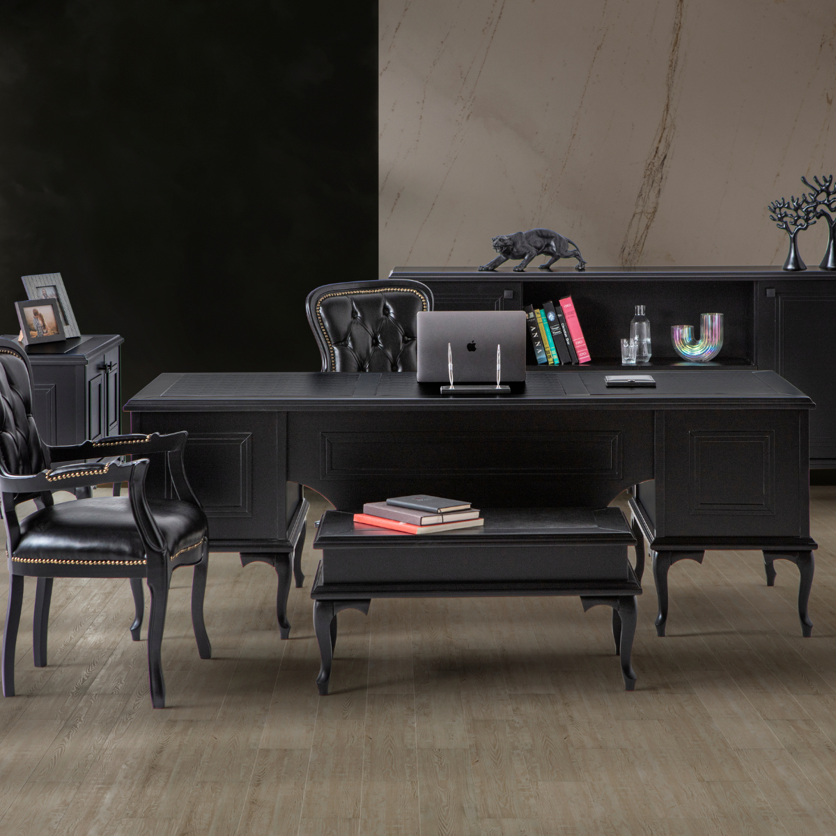 Birou managerial, Pugo Black