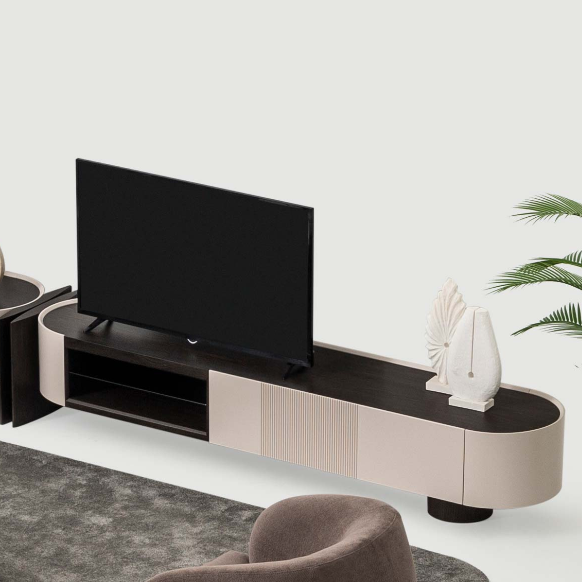 Comoda TV de lux, Fin