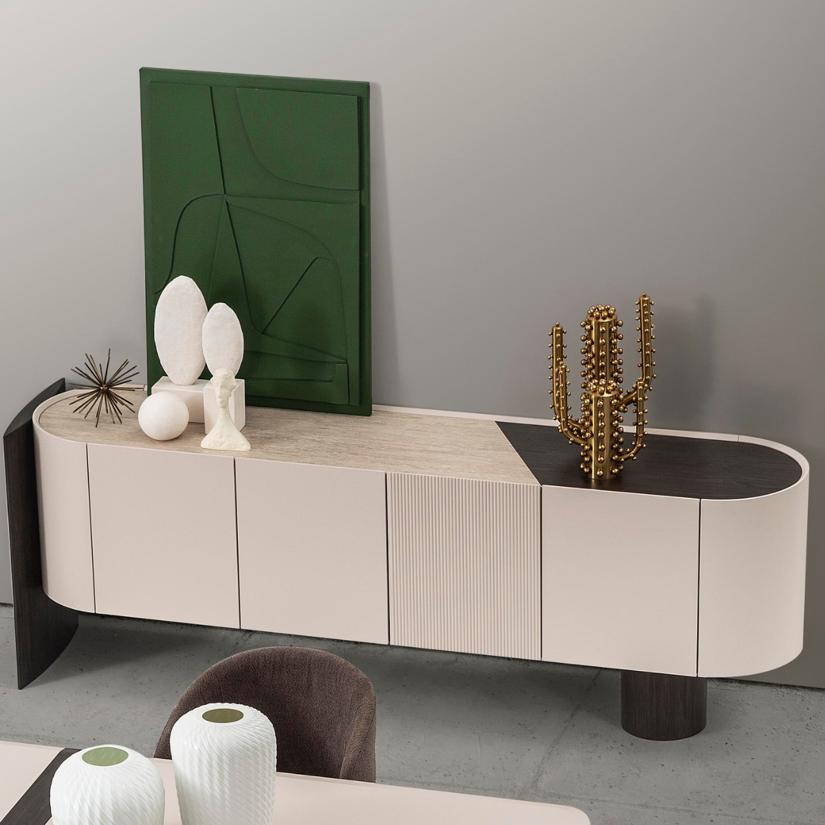 Comoda Dining de lux, Fin