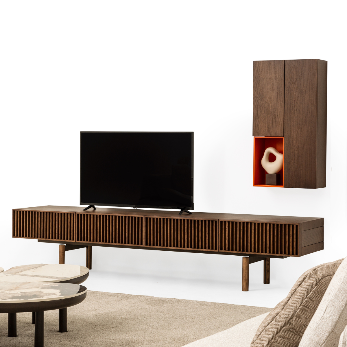 Comoda TV de lux, Monolog