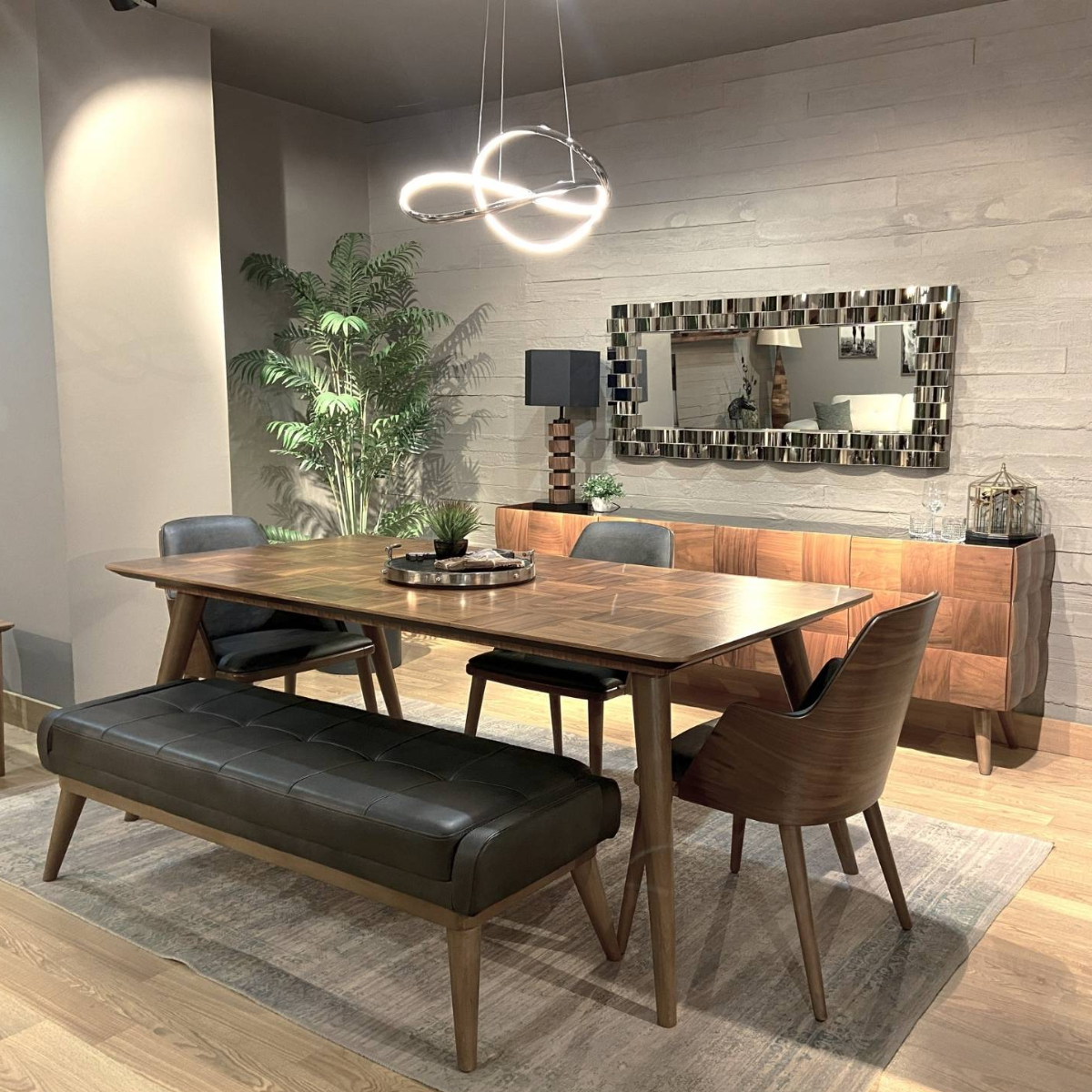 Masa de Dining, Pralin