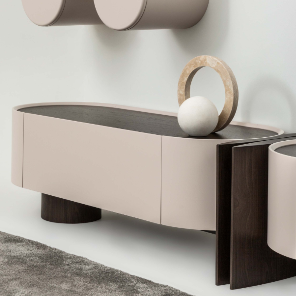 Comoda TV de lux, Fin
