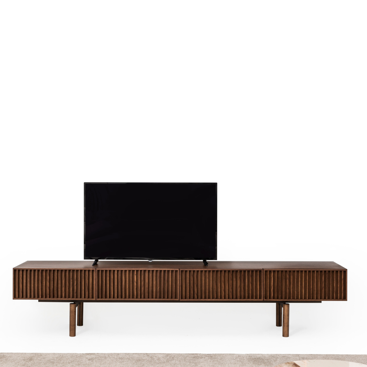 Comoda TV de lux, Monolog