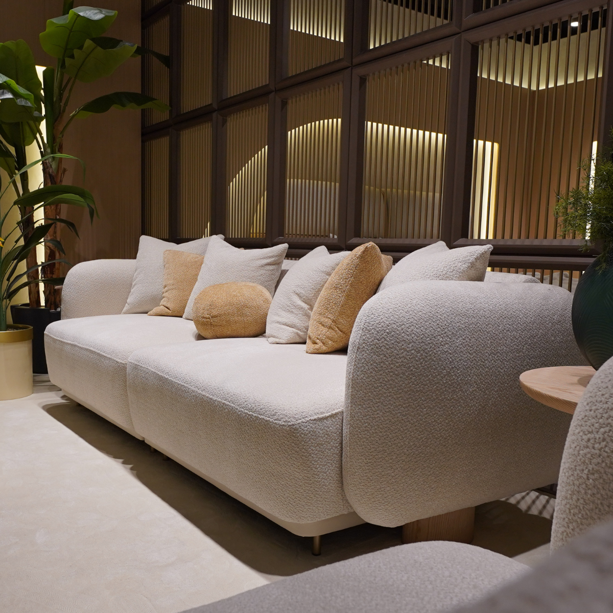 Canapea de lux, Tokyo M