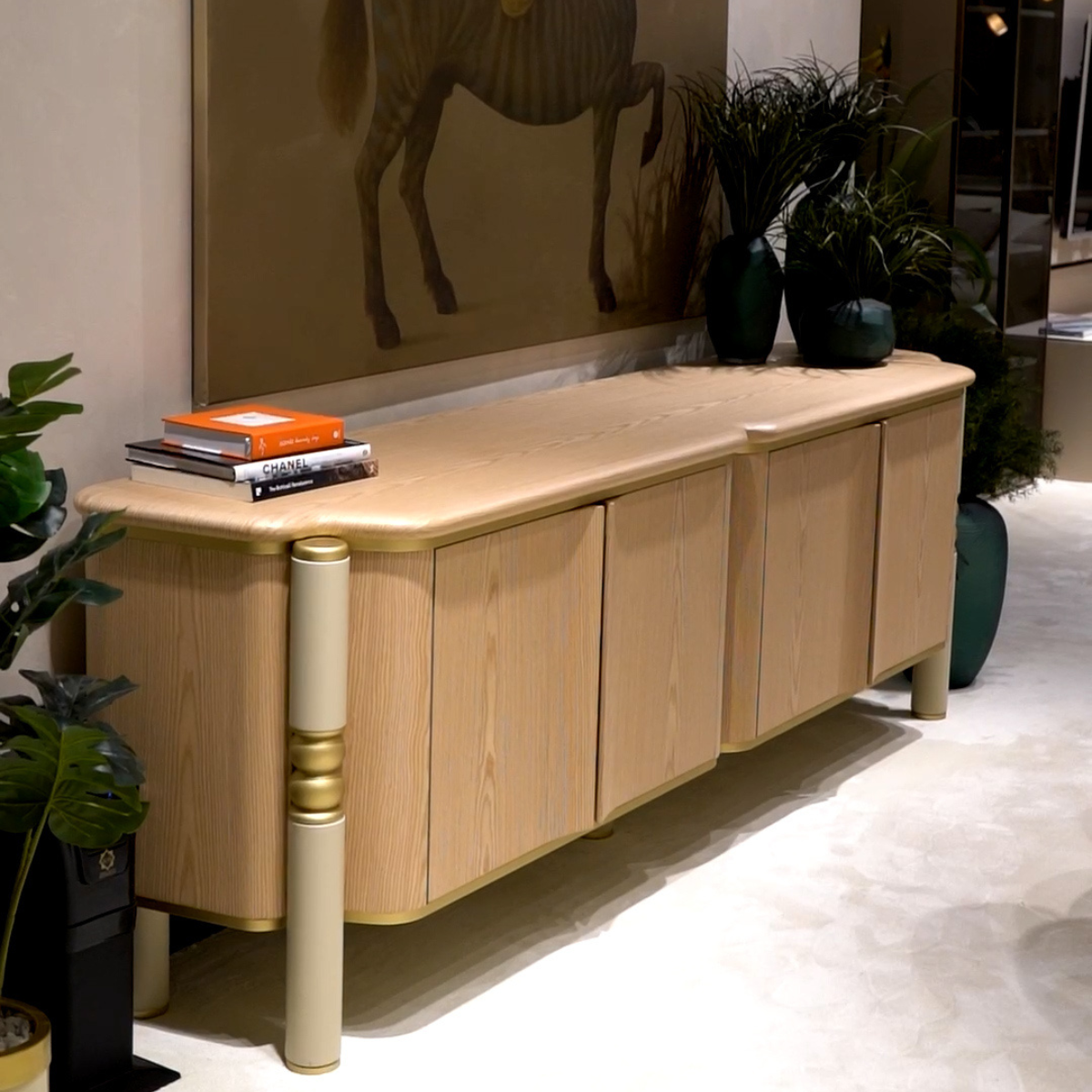 Comoda Dining de lux, Tokyo M