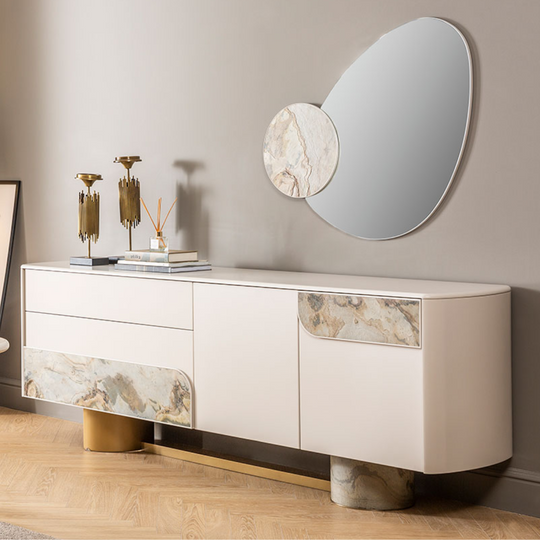 Comoda cu oglinda de lux, Soprano