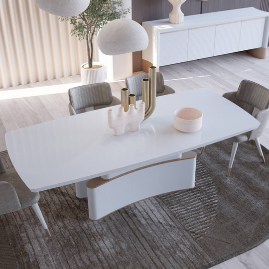 Masa de Dining, Laly