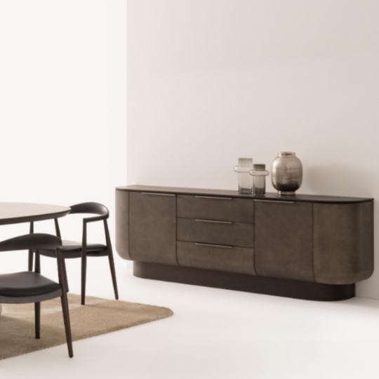 Comoda de Dining, Loco