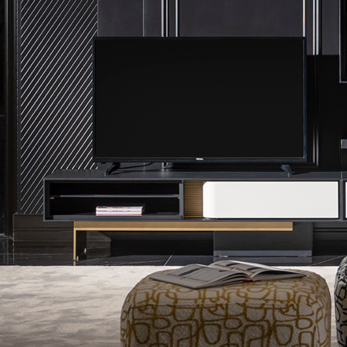 Comoda TV, Etro