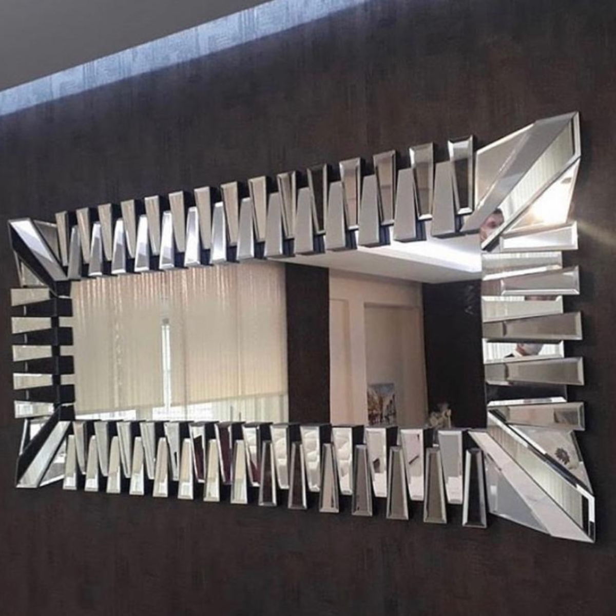 Oglindă de lux, Montreal